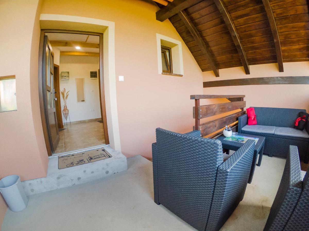 Studio Apartment Karlo Drežnik Grad Εξωτερικό φωτογραφία